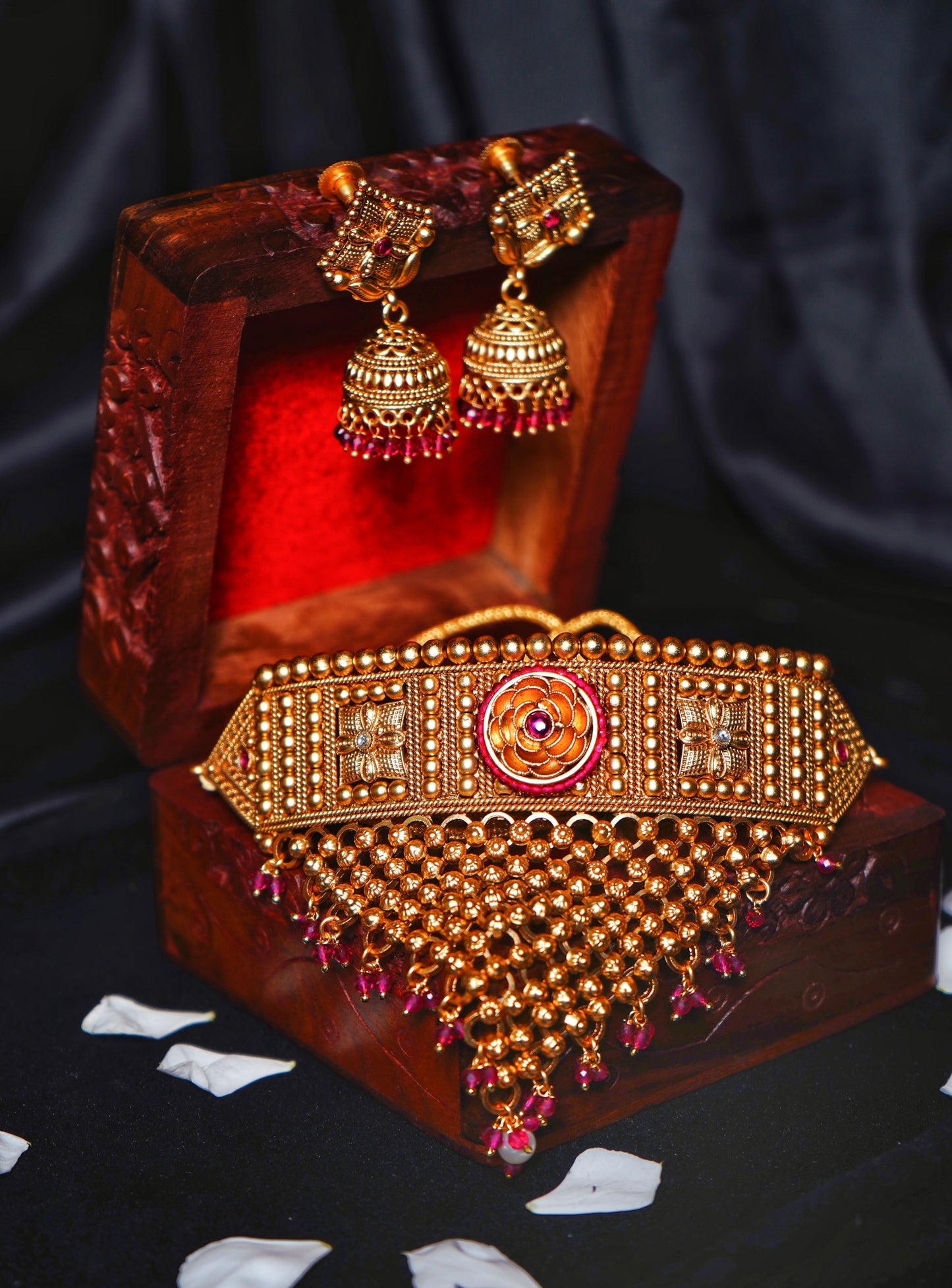 V Shaped Jaal floral Designer choker set - Chaandi Rivaaz
