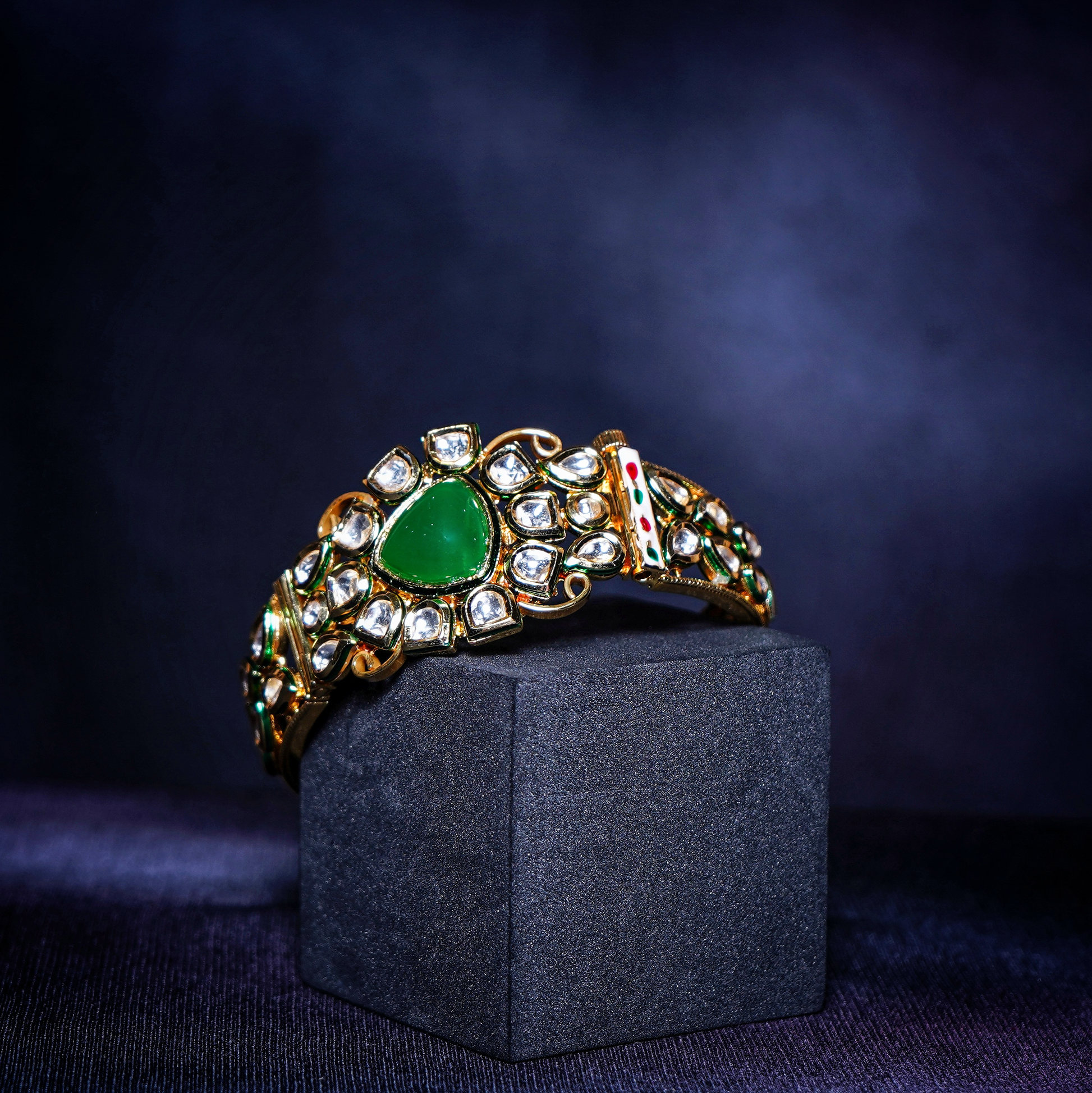 Esha ’s Triangle shaped Kundan Bracelets - Chaandi Rivaaz