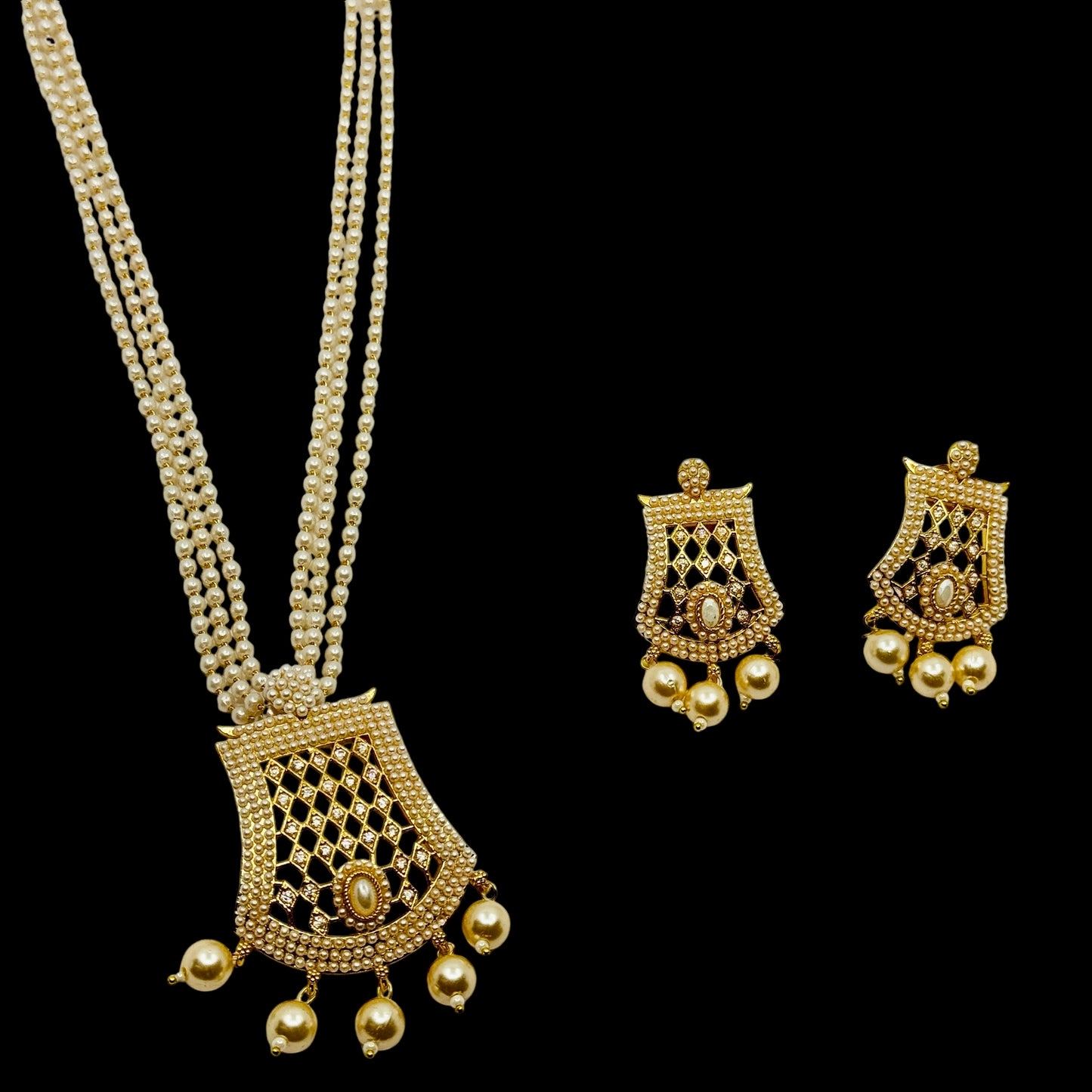 Beautiful Pearl Pendant set - Chaandi Rivaaz