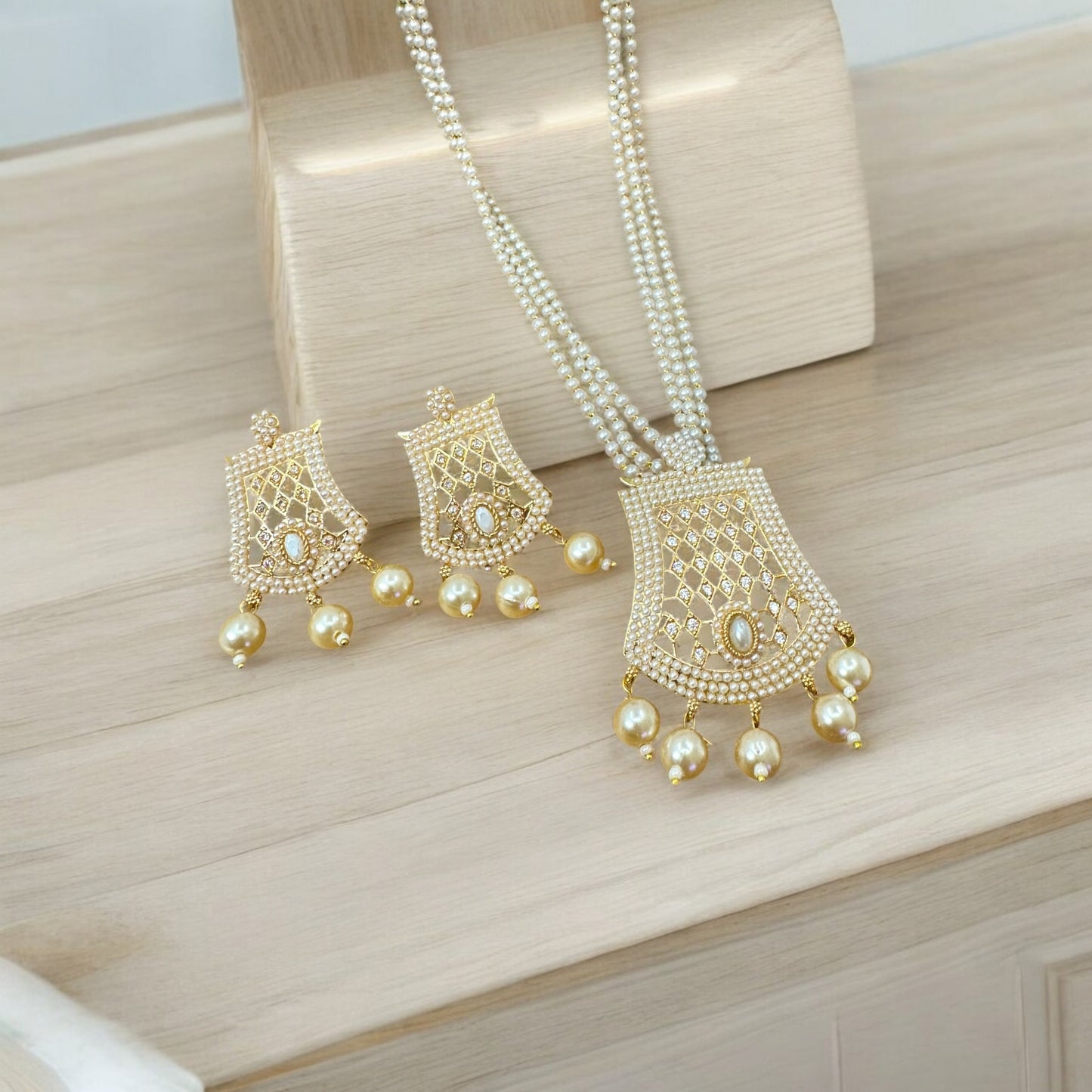 Beautiful Pearl Pendant set - Chaandi Rivaaz