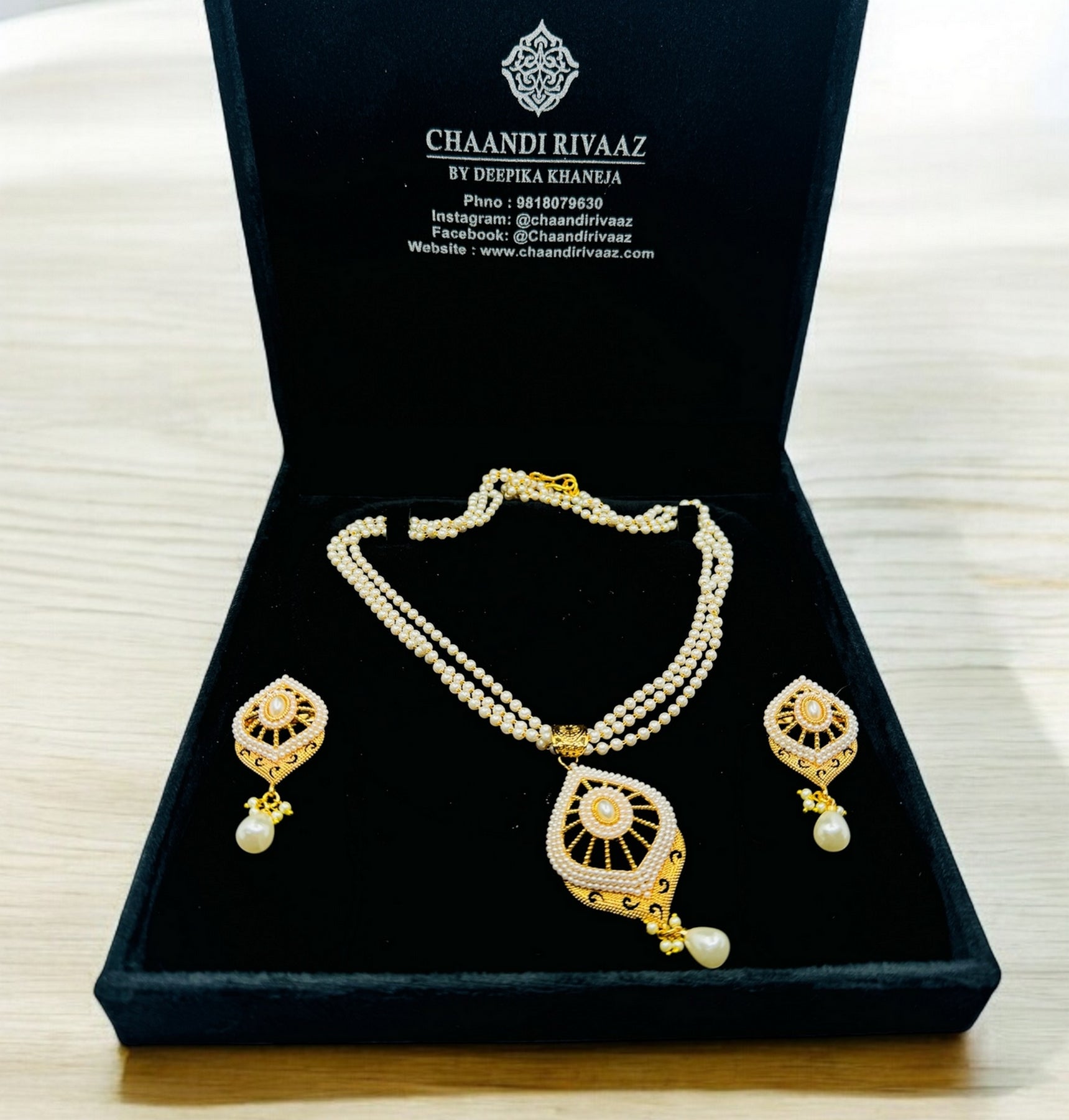 Stunning Pearl Pendant set - Chaandi Rivaaz