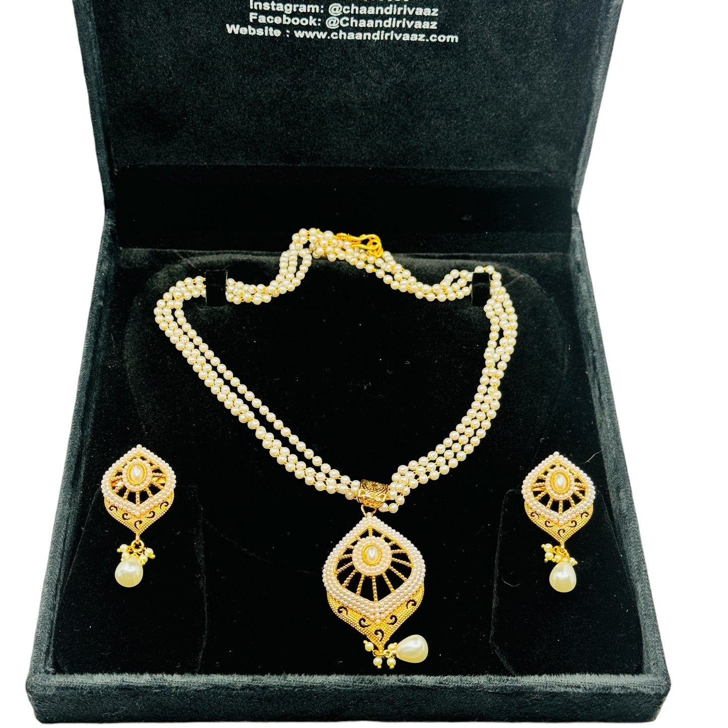 Stunning Pearl Pendant set - Chaandi Rivaaz
