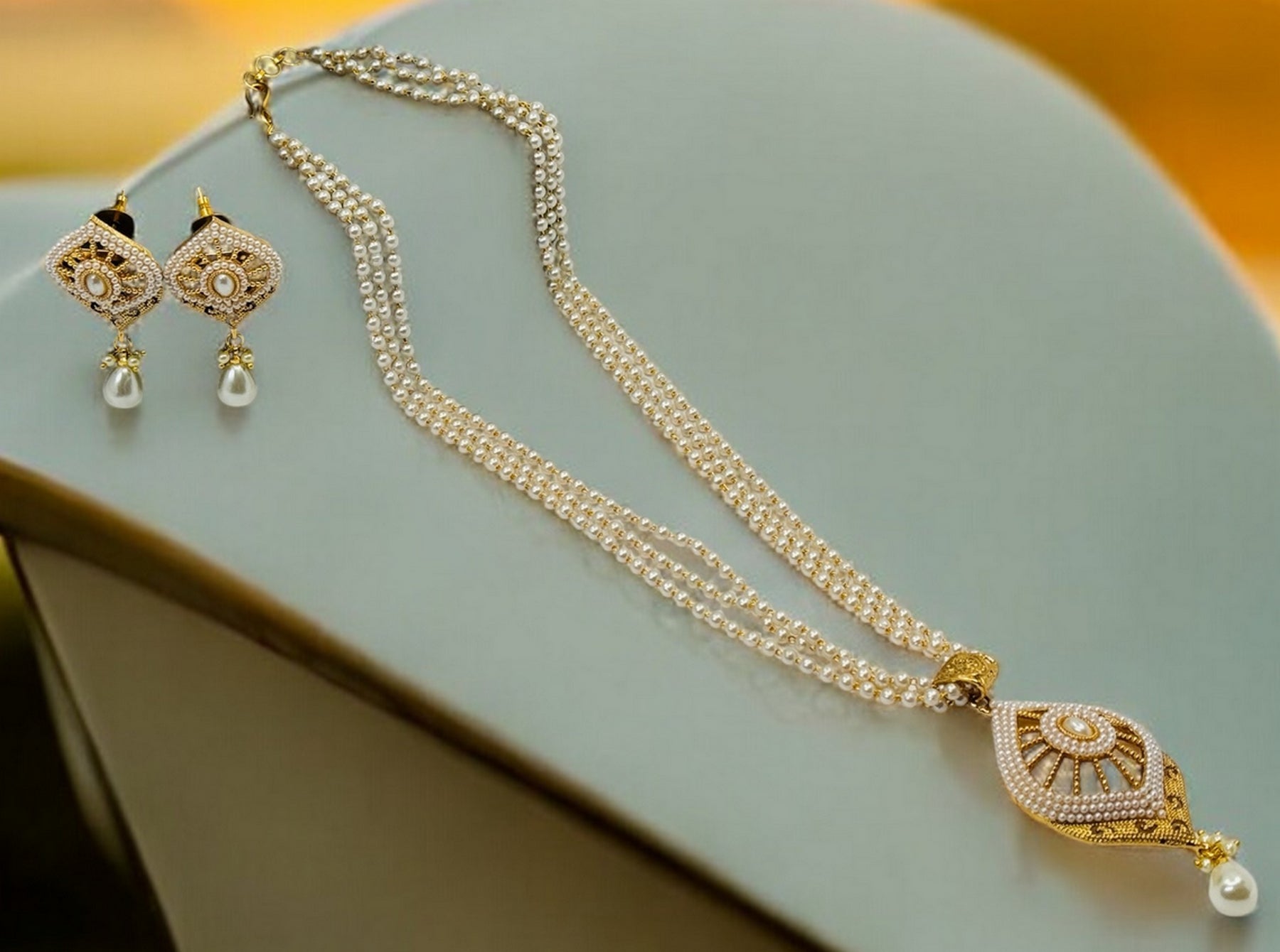 Stunning Pearl Pendant set - Chaandi Rivaaz
