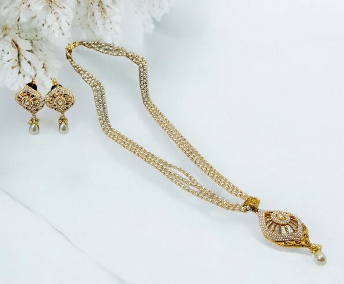 Stunning Pearl Pendant set - Chaandi Rivaaz