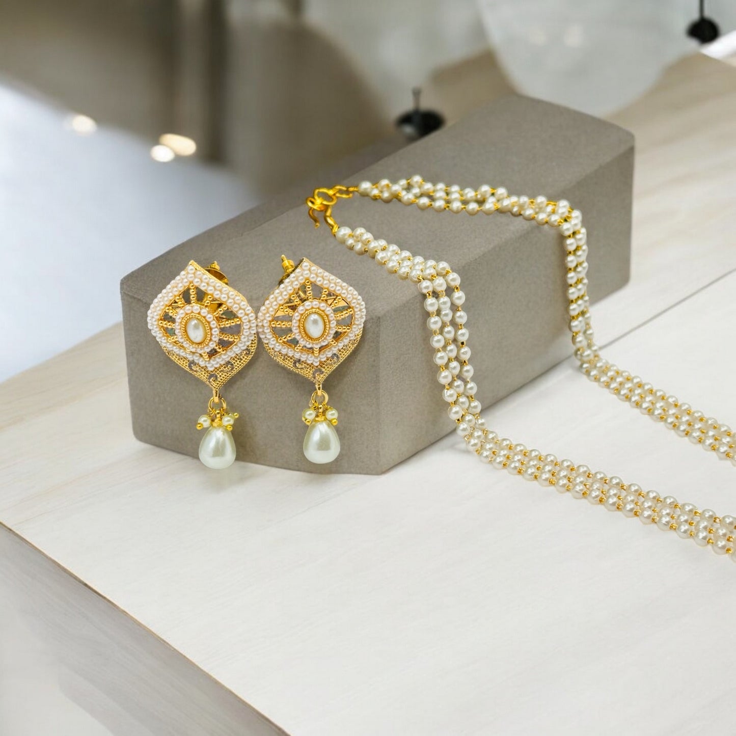 Stunning Pearl Pendant set - Chaandi Rivaaz
