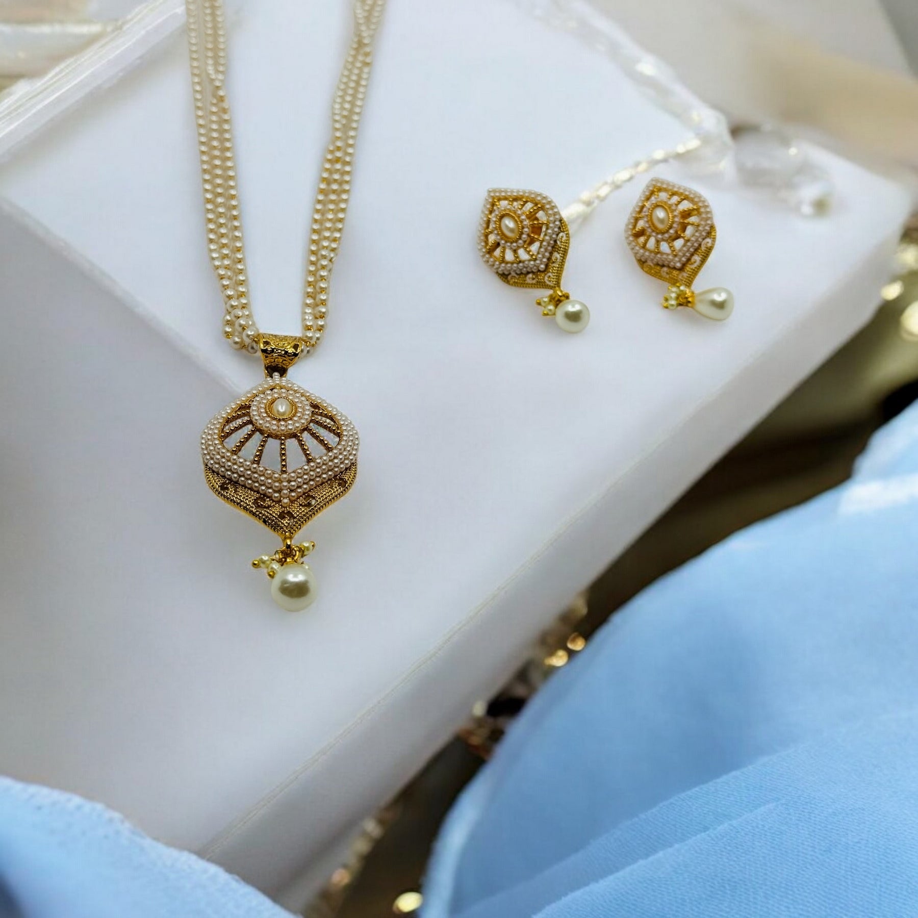 Stunning Pearl Pendant set - Chaandi Rivaaz