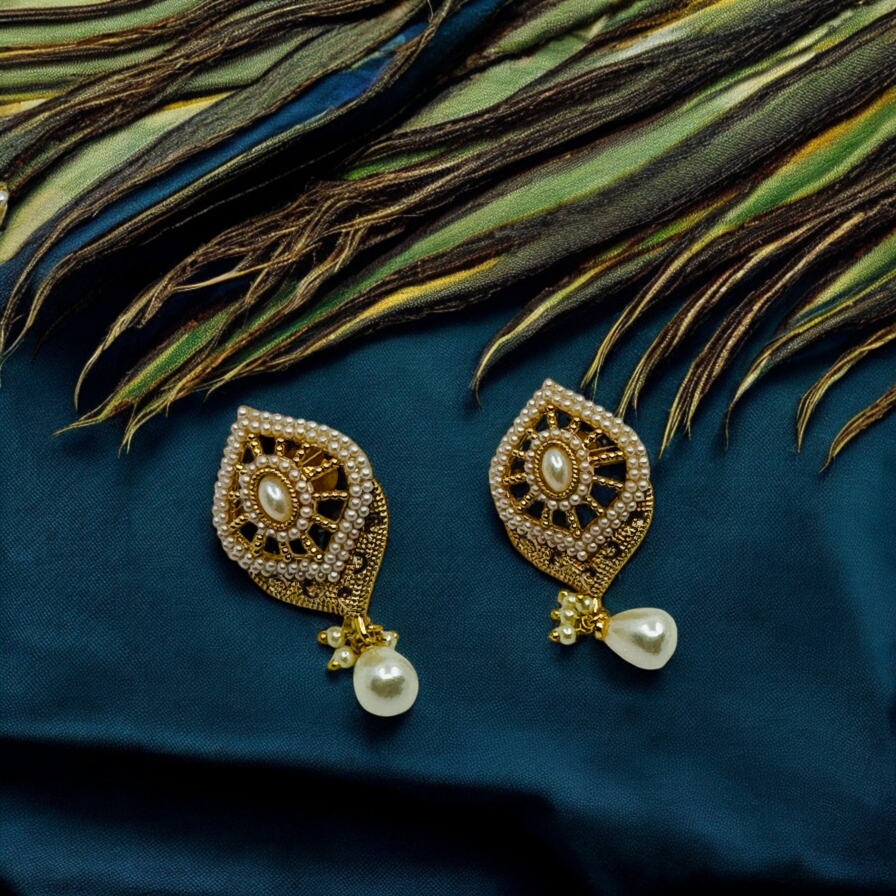 Stunning Pearl Pendant set - Chaandi Rivaaz