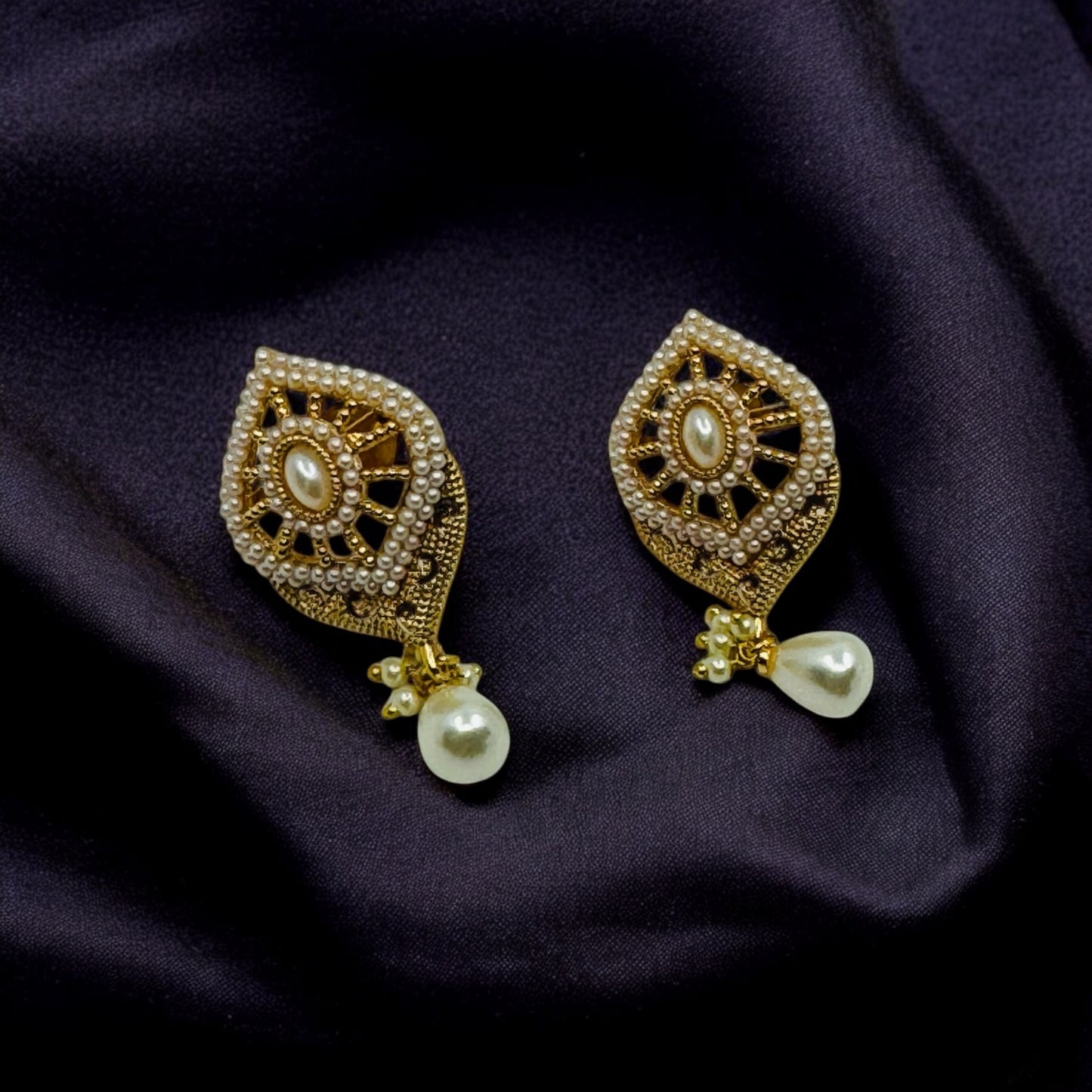 Stunning Pearl Pendant set - Chaandi Rivaaz