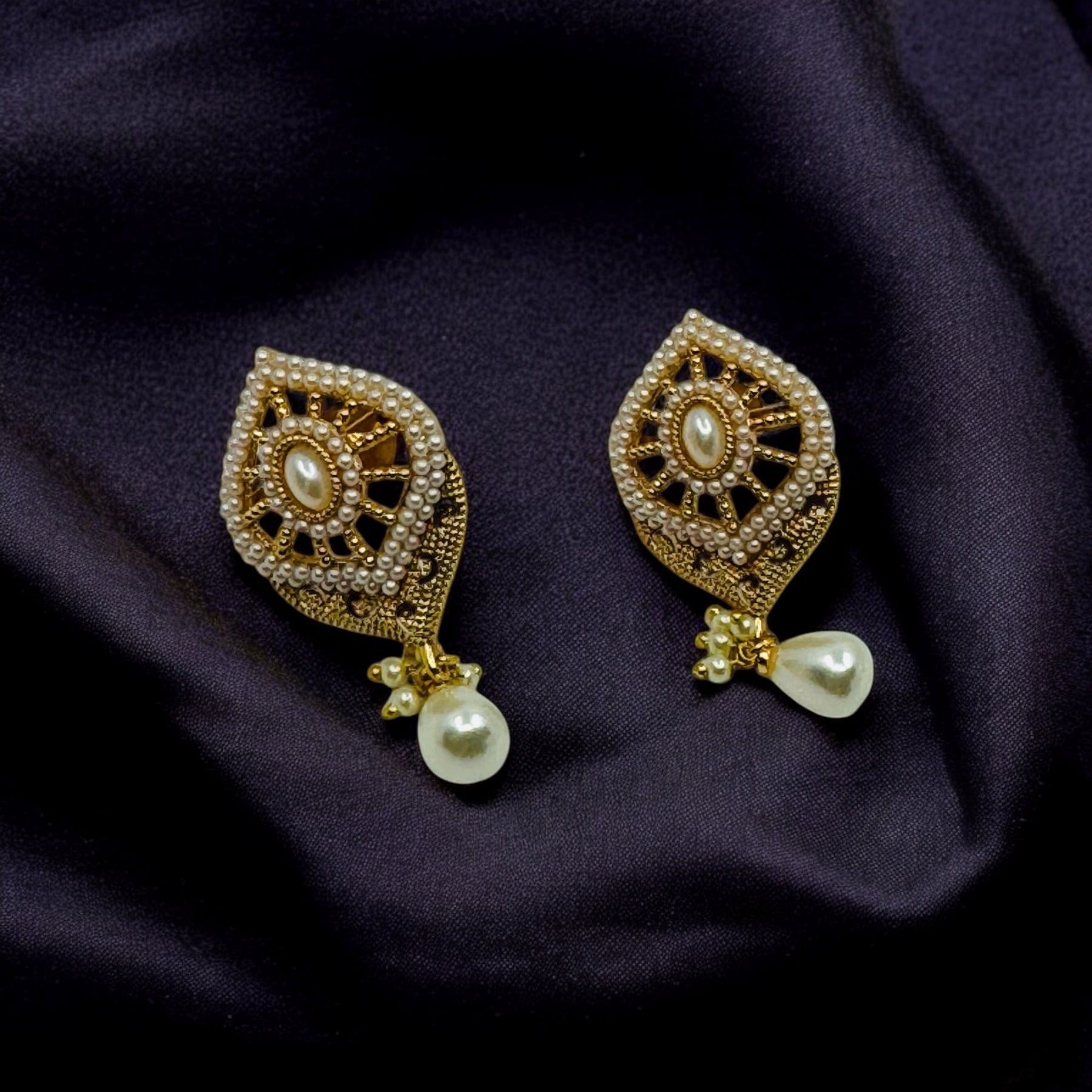 Stunning Pearl Pendant set - Chaandi Rivaaz