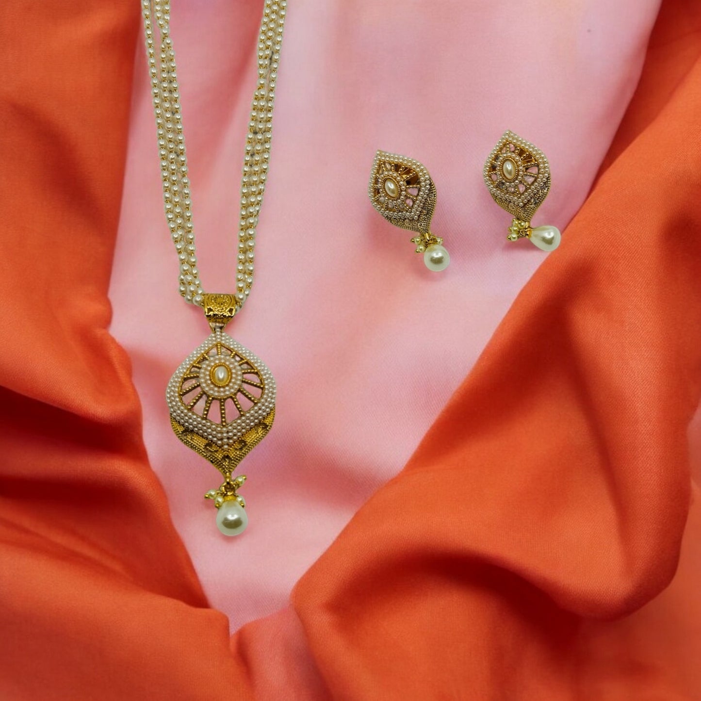 Stunning Pearl Pendant set - Chaandi Rivaaz