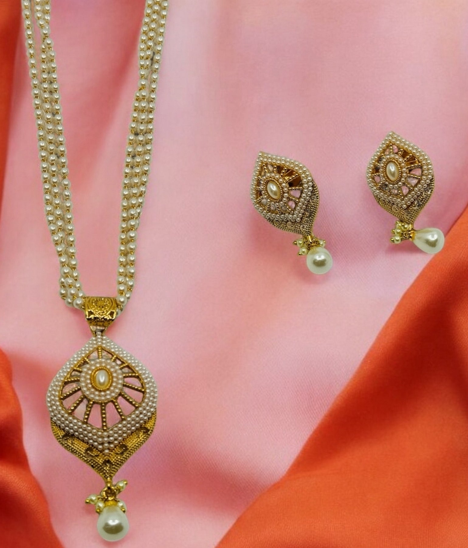 Stunning Pearl Pendant set - Chaandi Rivaaz