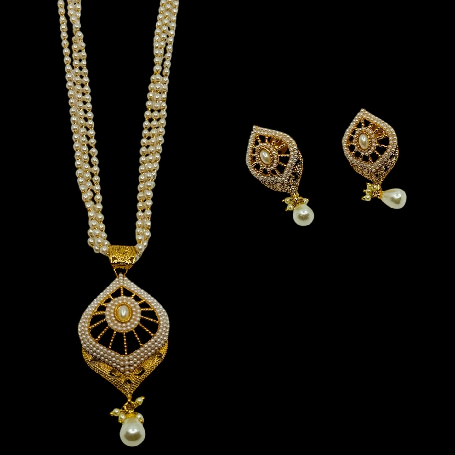 Stunning Pearl Pendant set - Chaandi Rivaaz