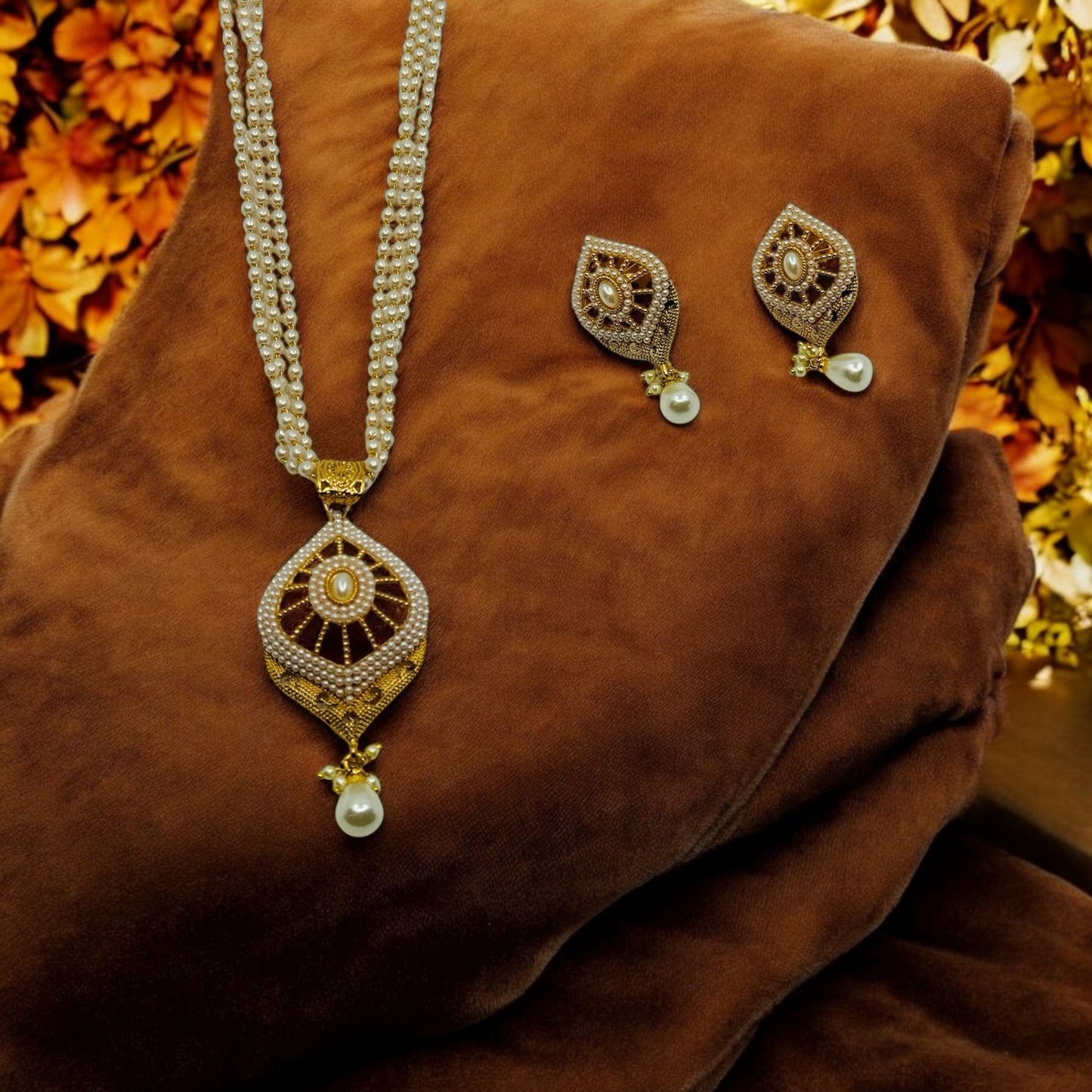 Stunning Pearl Pendant set - Chaandi Rivaaz