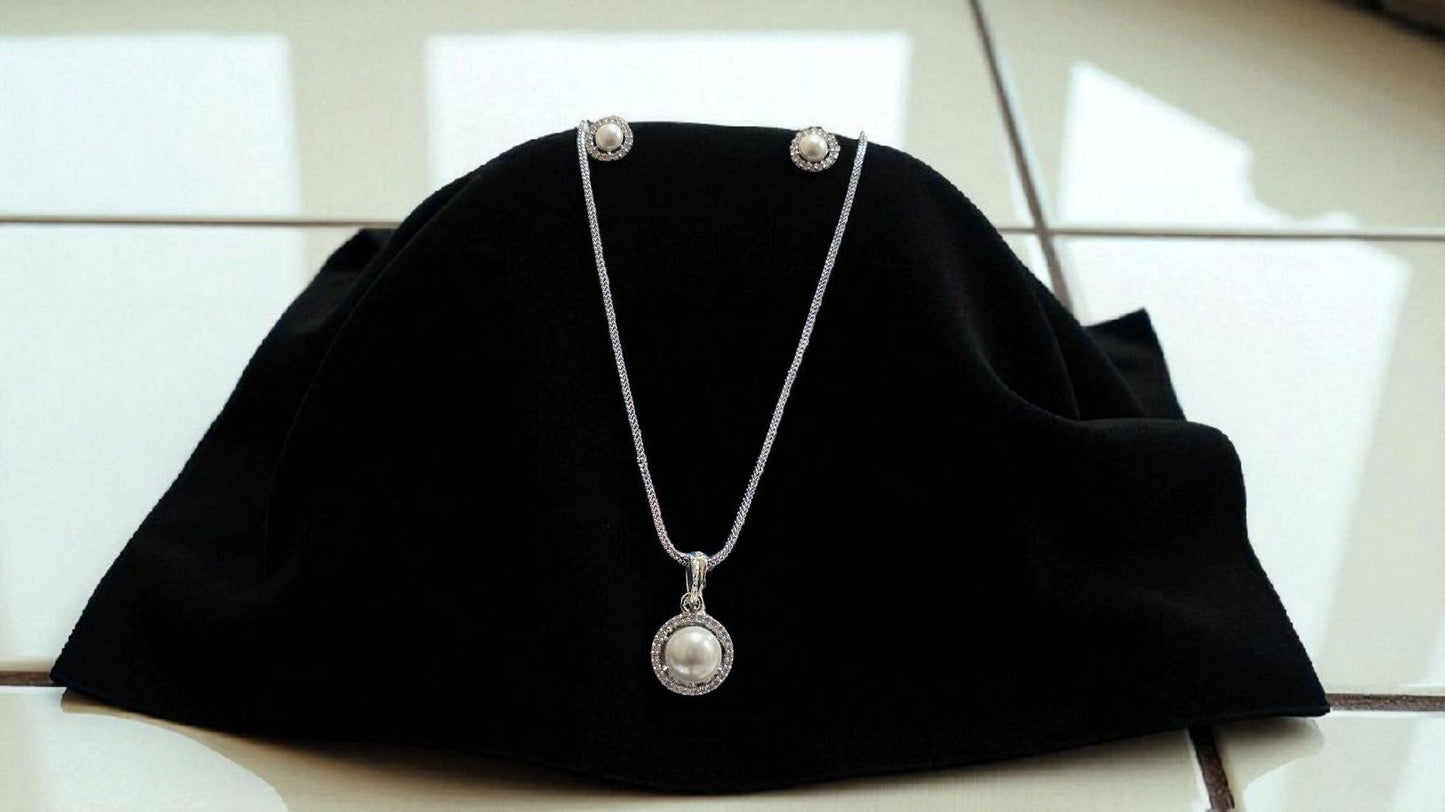 Pearl Studded Pendent set