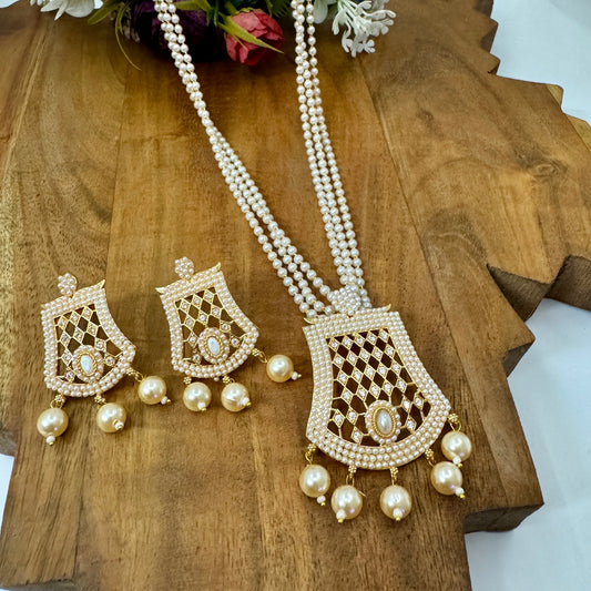 Beautiful Pearl Pendant set - Chaandi Rivaaz