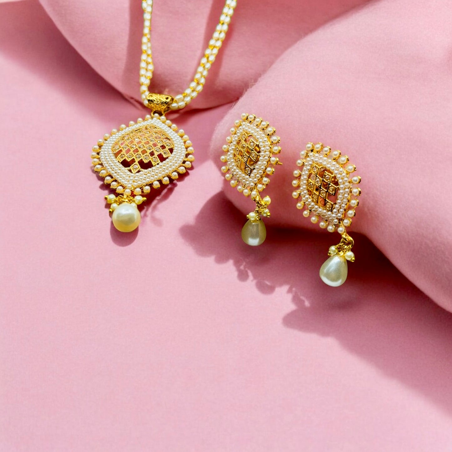 Beautiful Pearl Designer Pendant Set - Chaandi Rivaaz