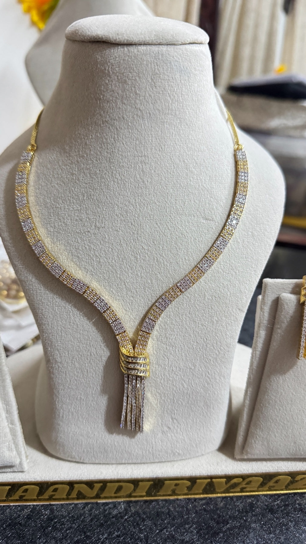 Beautiful V-Diamond Luxe set